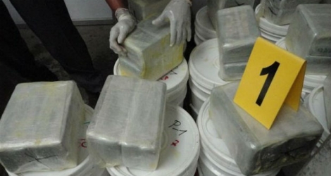 L'affaire avait éclaté avec l'interpellation, le 19 mars 2013 à l'aéroport de Punta Cana, en République Dominicaine, d'un avion privé à destination de Saint-Tropez (sud). A bord, se trouvaient 26 valises contenant 700 kg de cocaïne. 