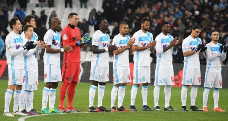 En hommage aux victimes des attentats en Espagne, une minute de silence sera observée avant les matches du championnat de France ce week-end.