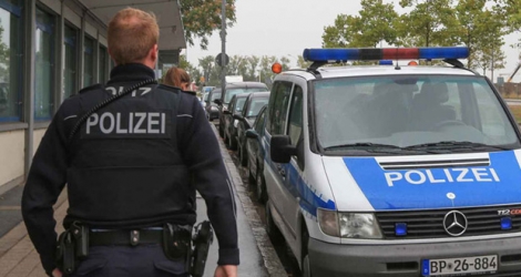 Les deux adolescents arrêtés sont arrivés il y a un an en Allemagne et sont déjà connus des services de police, a indiqué l'agence allemande dpa.