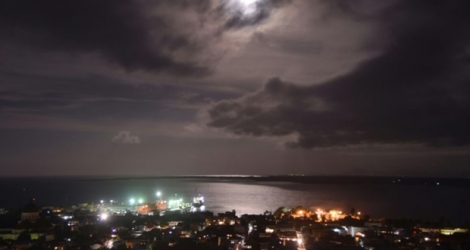Vue de nuit de Cap-Haïtien au nord d'Haïti, à 240 km de Port-au-Prince, le 5 septembre 2017.