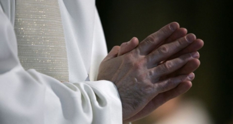 Un religieux de 74 ans, appartenant à la Congrégation des frères du Sacré-Coeur, a été mis en examen pour des viols et agressions sexuelles commis en Afrique.