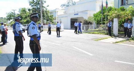 Deux policiers sont sortis en homme libre de la cour de Rodrigues, ce mardi 19 septembre.