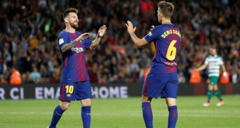 Lionel Messi félicité par Denis Suarez après l'un de ses 4 buts contre Eibar, le 19 septembre 2017 au Camp Nou .