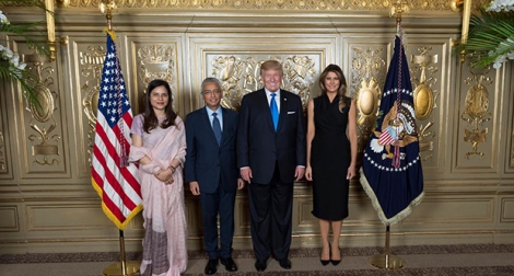Pravind Jugnauth et son épouse Kobita en compagnie de Donald Trump et son épouse Melania. 