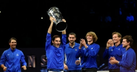 Federer entrait sur le court après la défaite de Nadal face à l'Américain John Isner 7-5, 7-6 (7/1), rendant impérative un succès du champion suisse afin de donner la première édition de la Laver Cup au Vieux continent.