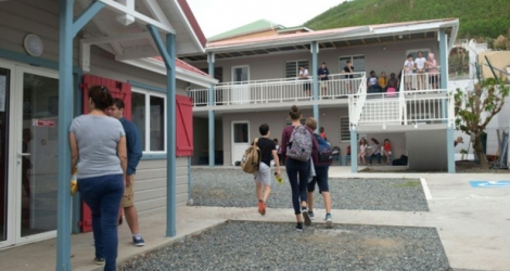 Reprise des cours dans un lycée privé de Concordia, sur l'île de Saint-Martin, le 27 septembre 2017.