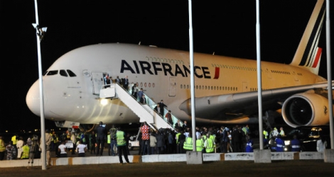  Il a atterri sur l'aéroport militaire de Goose Bay au Canada et «l'ensemble des 520 personnes à son bord (496 passagers et les 24 membres de l'équipage, ndlr) ont été évacués sans dommages ni blessés», a-t-il poursuivi. 