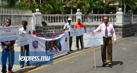 Le Mauritian National Congress a manifesté devant le Parlement ce jeudi 12 octobre. 