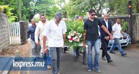 Un gratin de politiciens était présent aux obsèques de Prem Nababsing, dimanche 22 octobre.