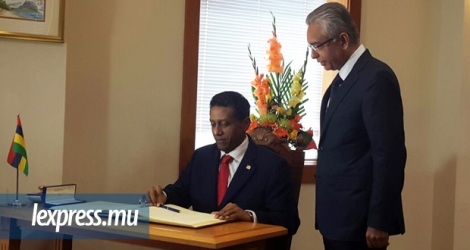 Le président seychellois a rencontré le Premier ministre, Pravind Jugnauth, à son bureau au bâtiment du Trésor, ce vendredi 27 octobre.
