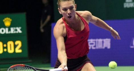 La Roumaine Simona Halep, N.1 mondiale, face à l'Ukrainienne Elina Svitolina lors du Masters à Singapour.