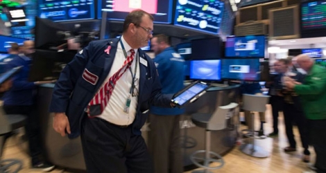 Traders sur le parquet du New York Stock Exchange le 1er novembre 2017 à New York 