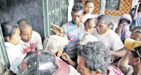 La tension est montée entre parents d'élèves et personnel d'une école publique à Anosibe hier.