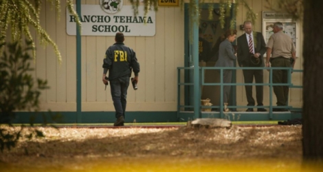 Des agents du FBI inspectent l'école primaire de Rancho Tehama, en Californie, après la fusillade le 14 novembre 2017.