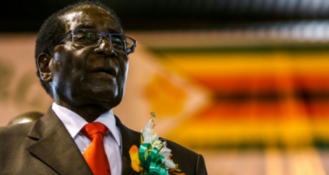 Robert Mugabe, ici le 7 avril 2016 à Harare a affirmé avoir été placé en résidence surveillée .