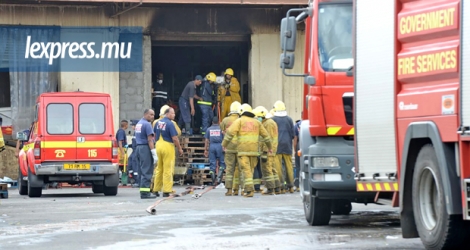 Les pompiers poursuivaient les recherches vendredi 17 novembre, à Trianon.