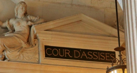 Le procès en appel de quatre etarras s'est ouvert lundi devant la cour d'assises spéciale de Paris pour un braquage et le meurtre d'un policier français en 2010.