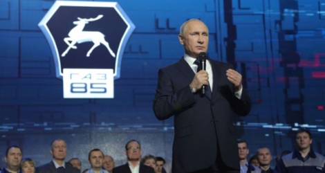 Vladimir Poutine prononce un discours lors d'une rencontre avec les ouvriers d'une usine à Nijni Novgorod, sur la Volga, en Russie.