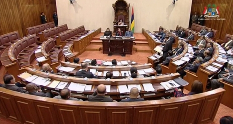 La séance parlementaire du vendredi 15 décembre a été la dernière de l’année 2017.