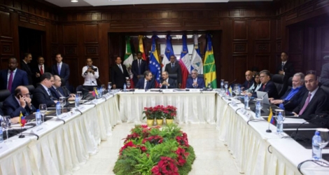 Vista general de la reunión celebrada entre representantes del gobierno de Venezuela y de la oposición, el 2 de diciembre de 2017 en Santo Domingo 