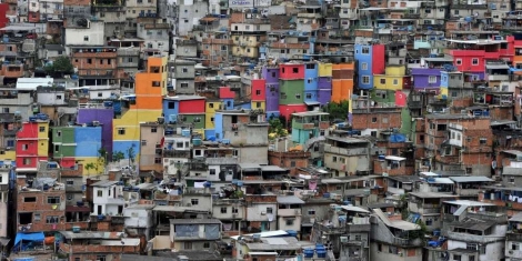 Des échanges de tirs nourris semaient la terreur jeudi dans la plus grande favela de Rio de Janeiro.