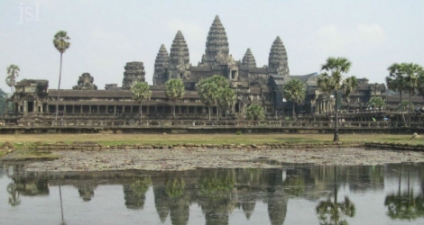 Dix étrangers ont été arrêtés dans la ville cambodgienne de Siem Reap pour d'être adonnés à des «chansons et des danses pornographiques».