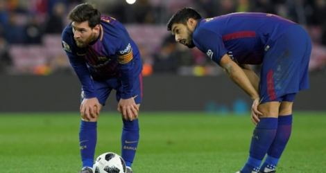 Les attaquants du Barça Lionel Messi et Luis Suarez en demi-finale aller de la Coupe du Roi contre Valence, le 1er février 2018 au Nou Camp de Barcelone 