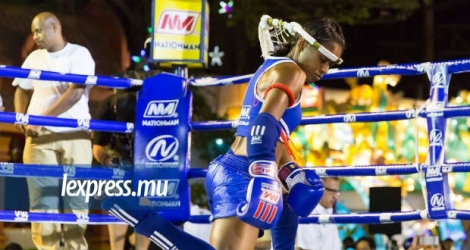La championne du monde de boxe thaïe, Ranini Cundasawmy, estime que certaines lois découragent les athlètes.