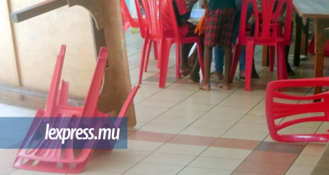 Des jeunes ont exprimé leur colère en renversant tables et chaises au foyer La Colombe, durant le weel-end du 10 et 11 février. 