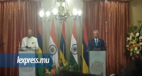 Le Premier ministre, Pravind Jugnauth et le président Shri Ram Nath Kovind lors de la cérémonie de signature d’accord, lundi 12 mars.