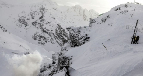 Plusieurs randonneurs ont été emportés samedi par une avalanche en Suisse, alors que les mauvaises conditions météo perturbent les recherches 