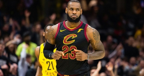 LeBron James des Cleveland Cavaliers face aux Indiana Pacers lors du match 2 du 1er tour des play-offs NBA, à Cleveland, le 18 avril 2018