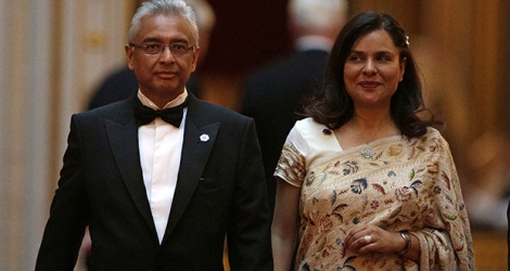Pravind Jugnauth et son épouse Kobita arrivent pour un dîner d’État au Buckingham Palace, à Londres, jeudi 19 avril.