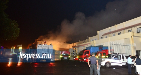 L’incendie dans l’entrepôt de Shoprite, le 12 novembre 2017, avait entraîné la suspension temporaire du permis d’opération du Trianon Shopping Park. © Beekash Roopun