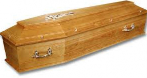 (Photo d’illustration) Le cercueil s’est brisé lorsqu’il est tombé dans la rivière.