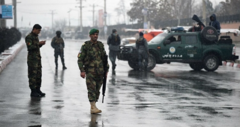 Au moins 37 personnes, dont un photographe de l'AFP et neuf autres journalistes, sont mortes lundi en Afghanistan.