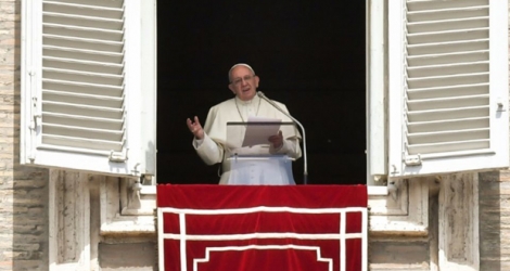 Le pape François lors de la prière de l'Angelus sur la place Saint Pierre de Rome, le 29 avril 2018