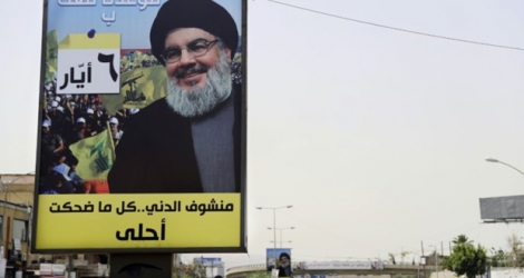 Un portrait du chef du mouvement chiite Hezbollah, dans le cadre de la campagne des législatives, le 4 mai 2018 dans la banlieue sud de Beyrouth