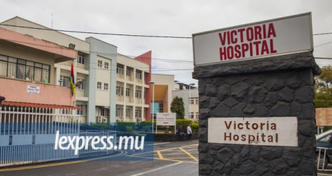 La victime a été transférée aux soins intensifs de l'hôpital Victoria à Candos.