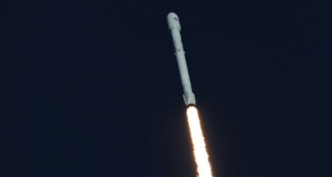 La fusée Falcon 9, après un décollage le 19 avril 2018 depuis Cap Canaveral.
