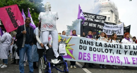 Manifestation à l'appel de SUD Santé-sociaux pour dénoncer les conditions de travail et le manque de moyens dans les hôpitaux, le 15 mai 2018 à Paris.