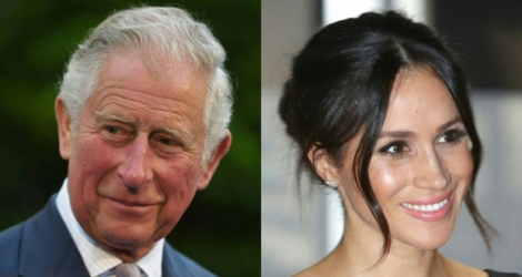 Le Prince Charles est lui appelé à la rescousse pour remplacer le père de la mariée et la conduire à l’autel. 
