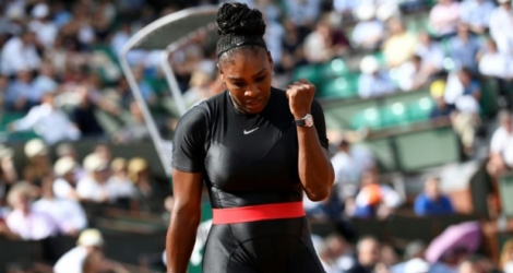 Retour gagnant pour Serena Williams qualifiée pour le 2e tour de Roland-Garros en écartant la Tchèque Kristyna Pliskova le 29 mai 2018