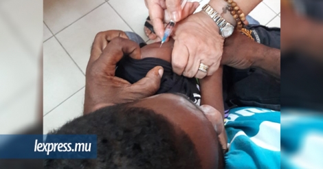 50 enfants de la région se sont rendus au dispensaire de la localité pour se faire vacciner.
