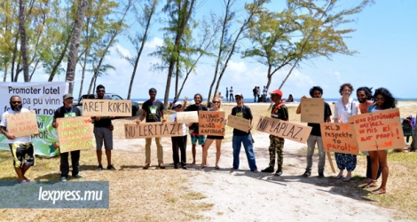 Le 1er mai, des militants écologistes ont fait tomber des barrages autour du projet hôtelier à Pomponette.
