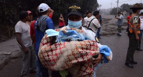 Au moins 33 personnes ont été tuées et 46 blessées dimanche soir dans l'éruption d'un volcan très actif du Guatemala.
