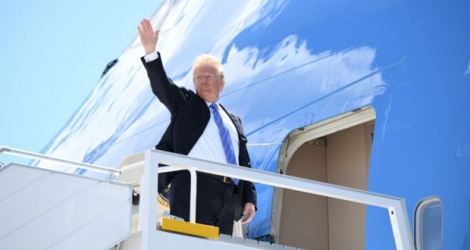 Le président américain Donald Trump quitte le Canada pour Singapour, le 9 juin 2018.