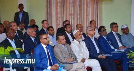 Plusieurs personnalités politique dont le Premier ministre ont participé à l’Eid Milan Party à l’académie Sunni Razvi, à Port-Louis ce samedi 16 juin.