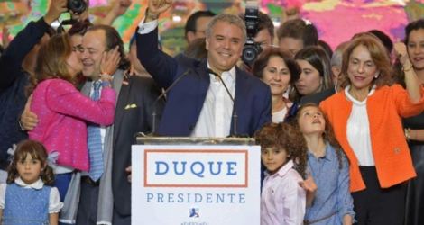 Le nouveau président élu colombien Ivan Duque célèbre sa victoire à Bogota, le 17 juin 2018.