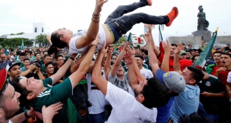 Mexicanos celebrando en Guadalajara, Estado de Jalisco, la victoria contra Alemania en el mundial de Rusia el 17 de junio de 2018. 